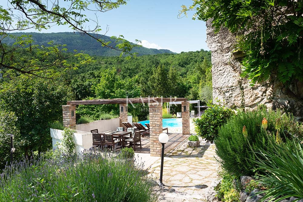 Riviera di Opatija - Brseč, villa in pietra con piscina