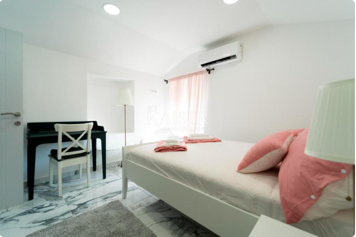 Zara – Poluotok | Appartamento con 3 camere da letto elegantemente arredato nel centro storico