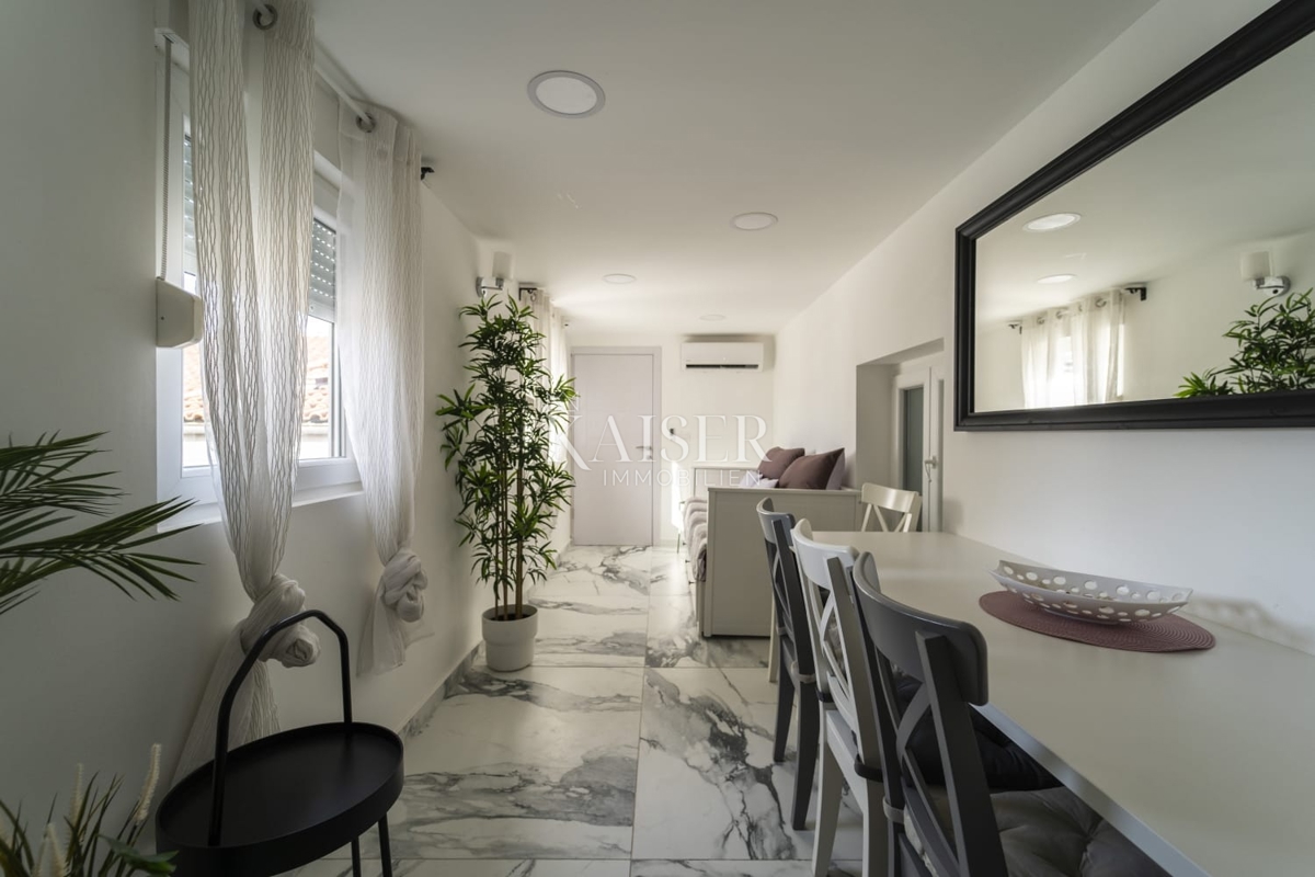 Zara – Poluotok | Appartamento con 3 camere da letto elegantemente arredato nel centro storico