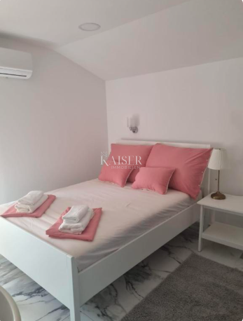 Zara – Poluotok | Appartamento con 3 camere da letto elegantemente arredato nel centro storico