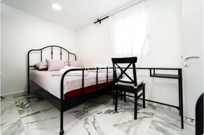 Zara – Poluotok | Appartamento con 3 camere da letto elegantemente arredato nel centro storico