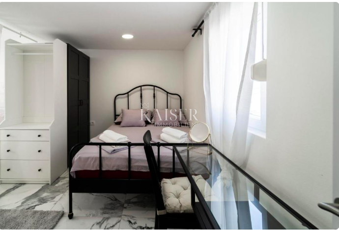 Zara – Poluotok | Appartamento con 3 camere da letto elegantemente arredato nel centro storico