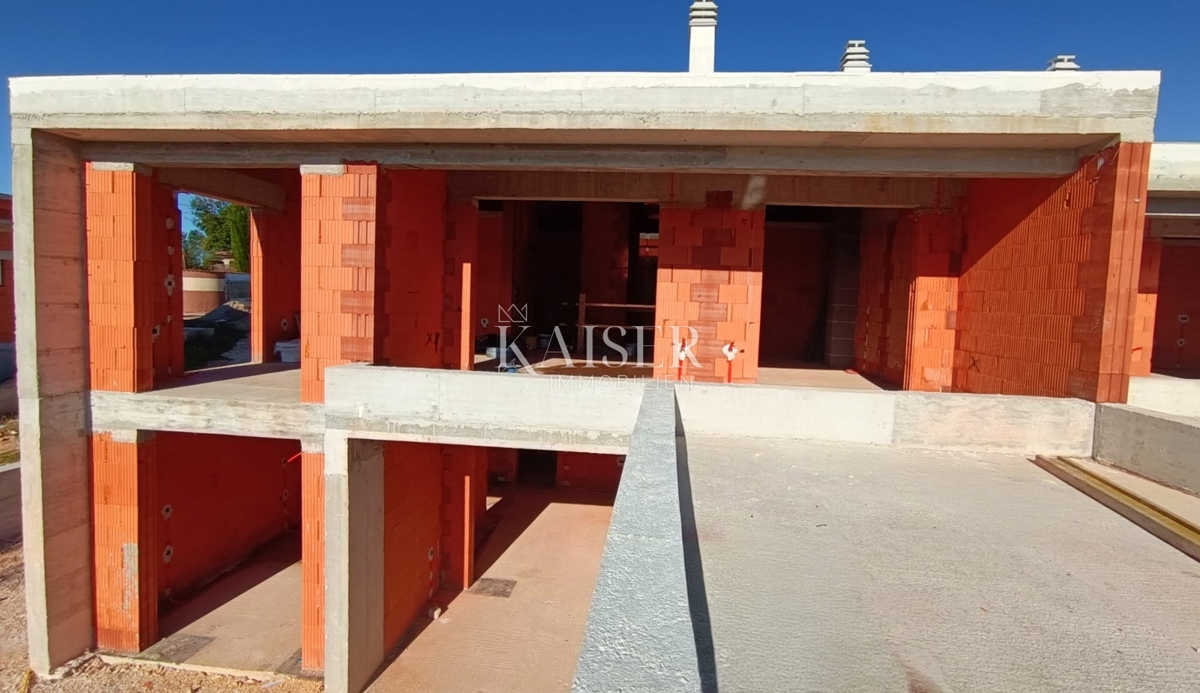 Istria, Vodnjan - moderna villa bifamiliare di 260m2 con piscina in un ambiente tranquillo