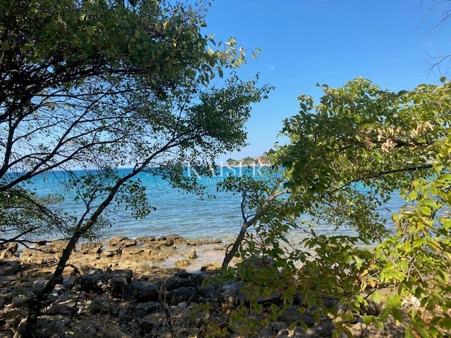 Istria - Umago, nuova casa con mobili e giardino