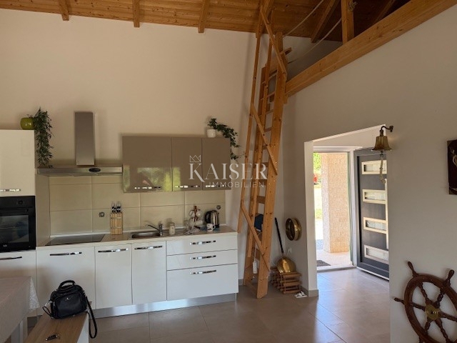 Istria - Umago, nuova casa con mobili e giardino