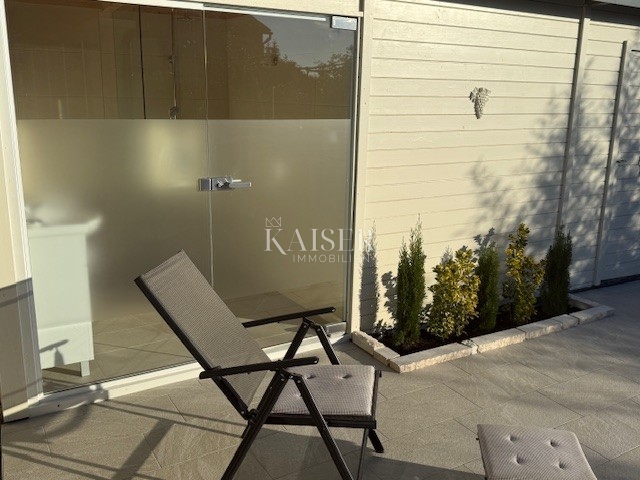 Istria - Umago, nuova casa con mobili e giardino