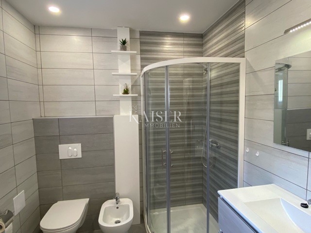 Istria - Umago, nuova casa con mobili e giardino