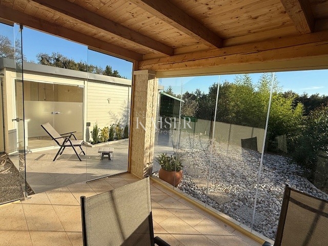 Istria - Umago, nuova casa con mobili e giardino