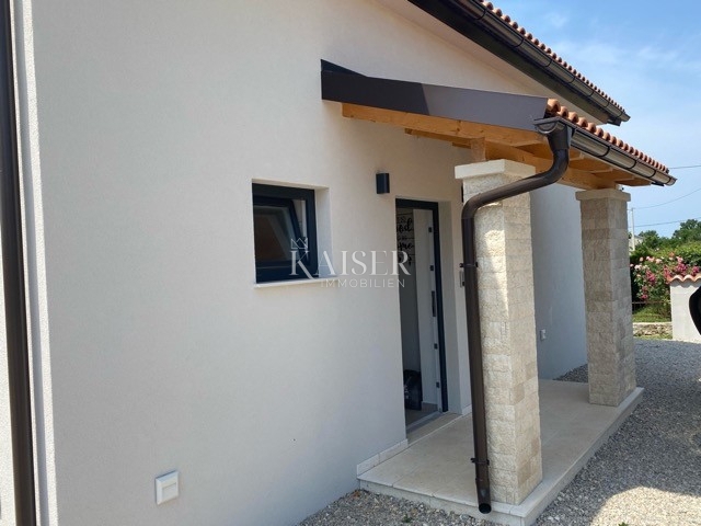 Istria - Umago, nuova casa con mobili e giardino