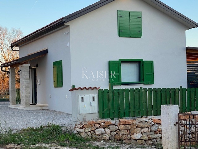 Istria - Umago, nuova casa con mobili e giardino