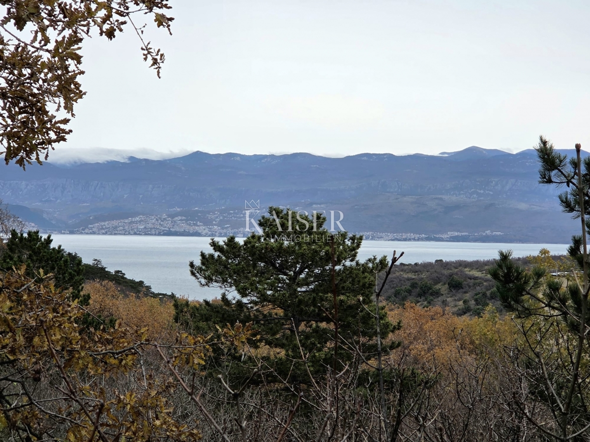 Krk, Vrbnik - terreno edificabile 2700m2, vista mare