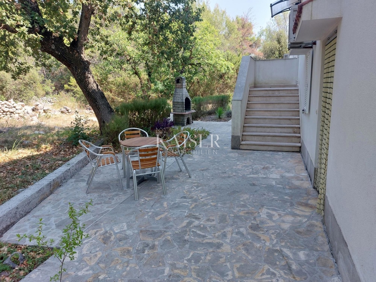 Appartamento al piano terra con cortile, ideale per famiglie, Rogoznica – Lozica