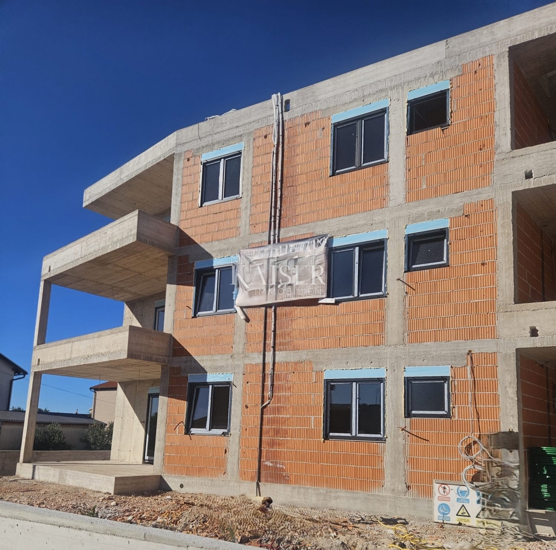 Vodice, Sebenico - Moderno appartamento con due camere da letto e terrazza coperta a 700 metri dal mare