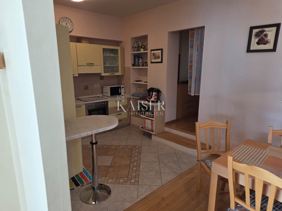 Opatija, appartamento su due piani con terrazza e parcheggio vicino al centro, 147m2