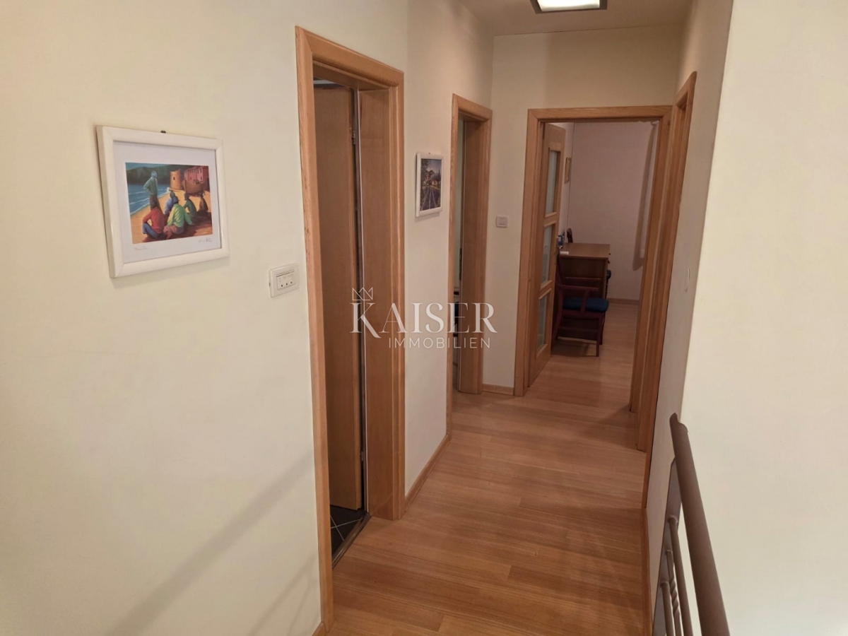 Opatija, appartamento su due piani con terrazza e parcheggio vicino al centro, 147m2