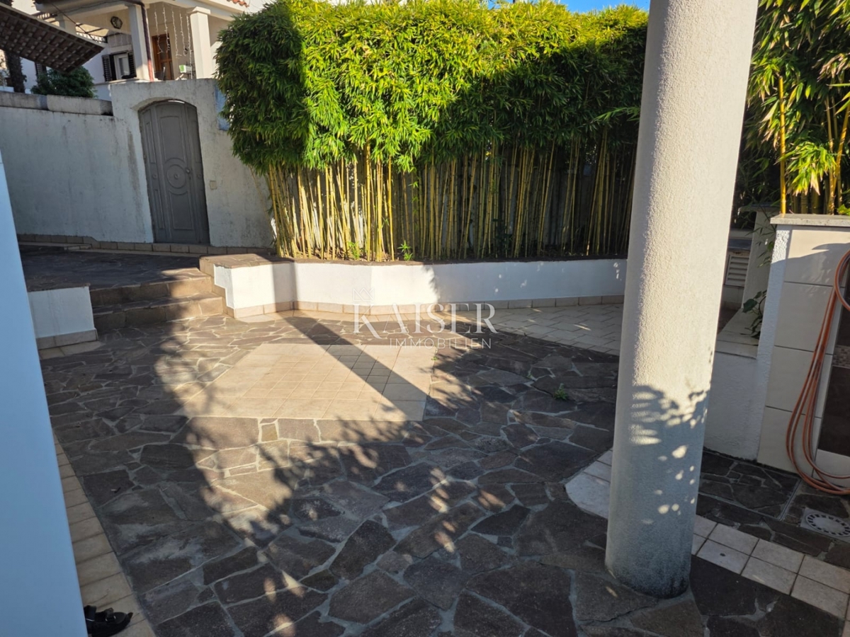 Opatija, appartamento su due piani con terrazza e parcheggio vicino al centro, 147m2