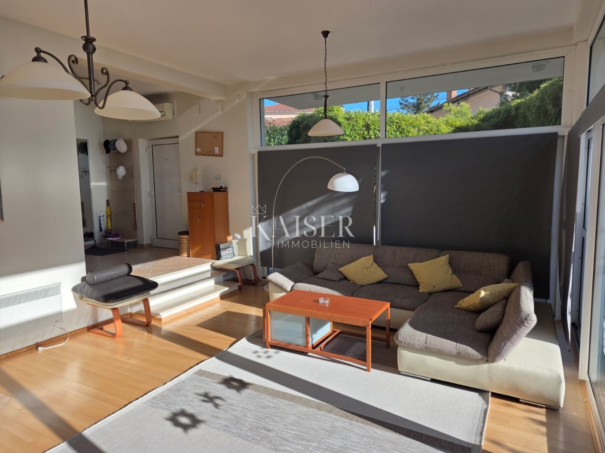 Opatija, appartamento su due piani con terrazza e parcheggio vicino al centro, 147m2