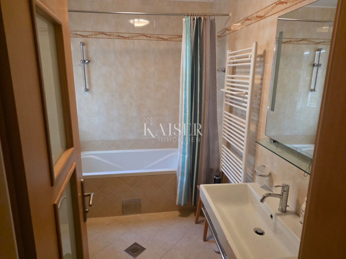 Opatija, appartamento su due piani con terrazza e parcheggio vicino al centro, 147m2