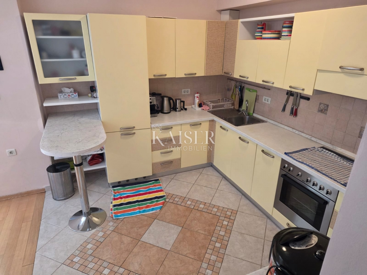 Opatija, appartamento su due piani con terrazza e parcheggio vicino al centro, 147m2