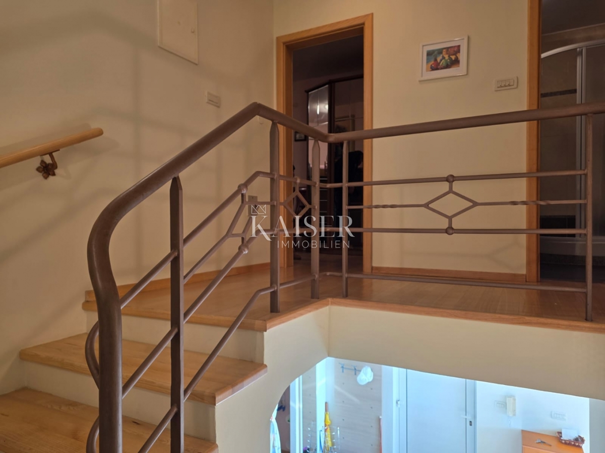 Opatija, appartamento su due piani con terrazza e parcheggio vicino al centro, 147m2