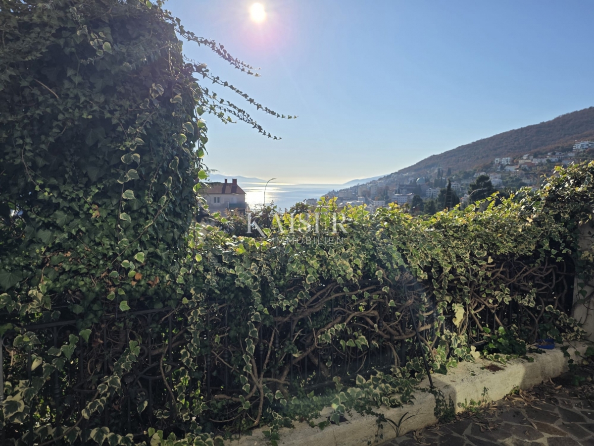 Opatija, appartamento su due piani con terrazza e parcheggio vicino al centro, 147m2