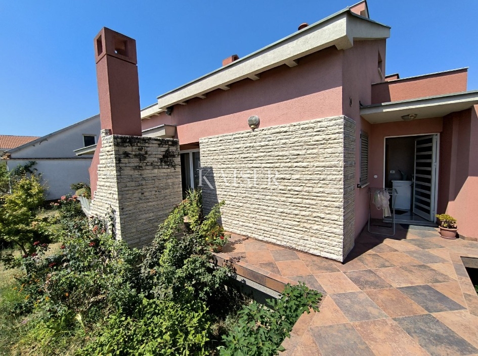 Zara - Esclusiva casa familiare con giardino