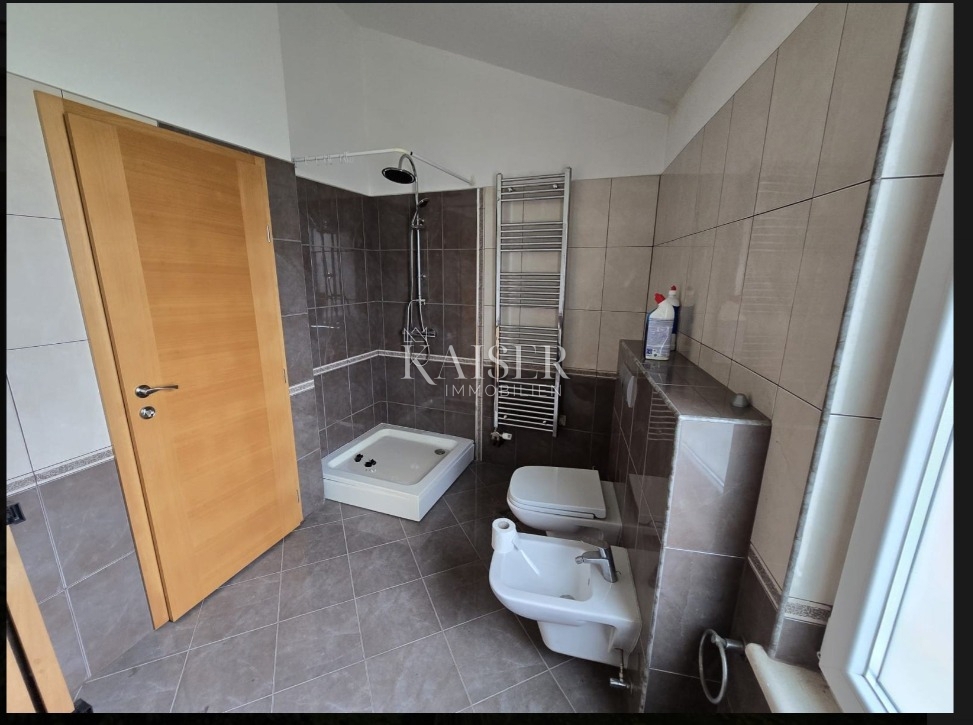 Zara - Esclusiva casa familiare con giardino