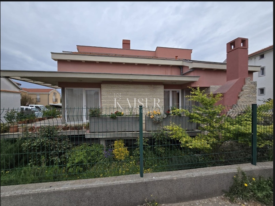 Zara - Esclusiva casa familiare con giardino