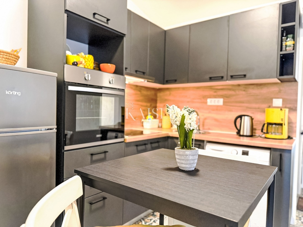 Pag, Novalja - casa 117m2 con garage e giardino