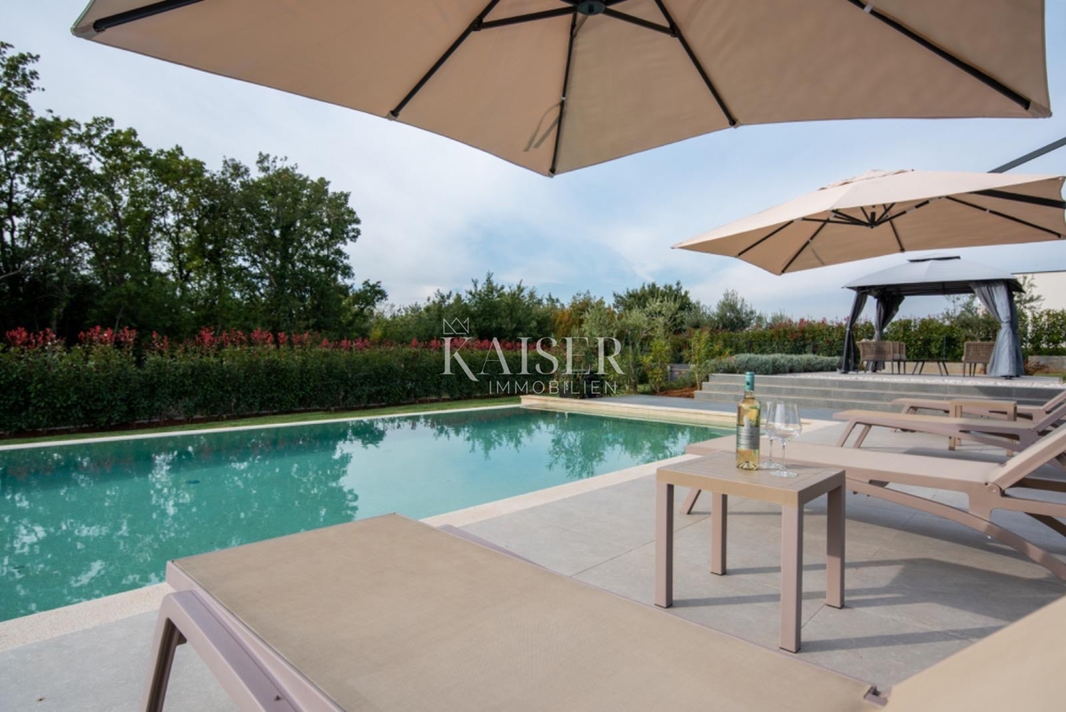 Istria - Parenzo, villa moderna con piscina e centro benessere