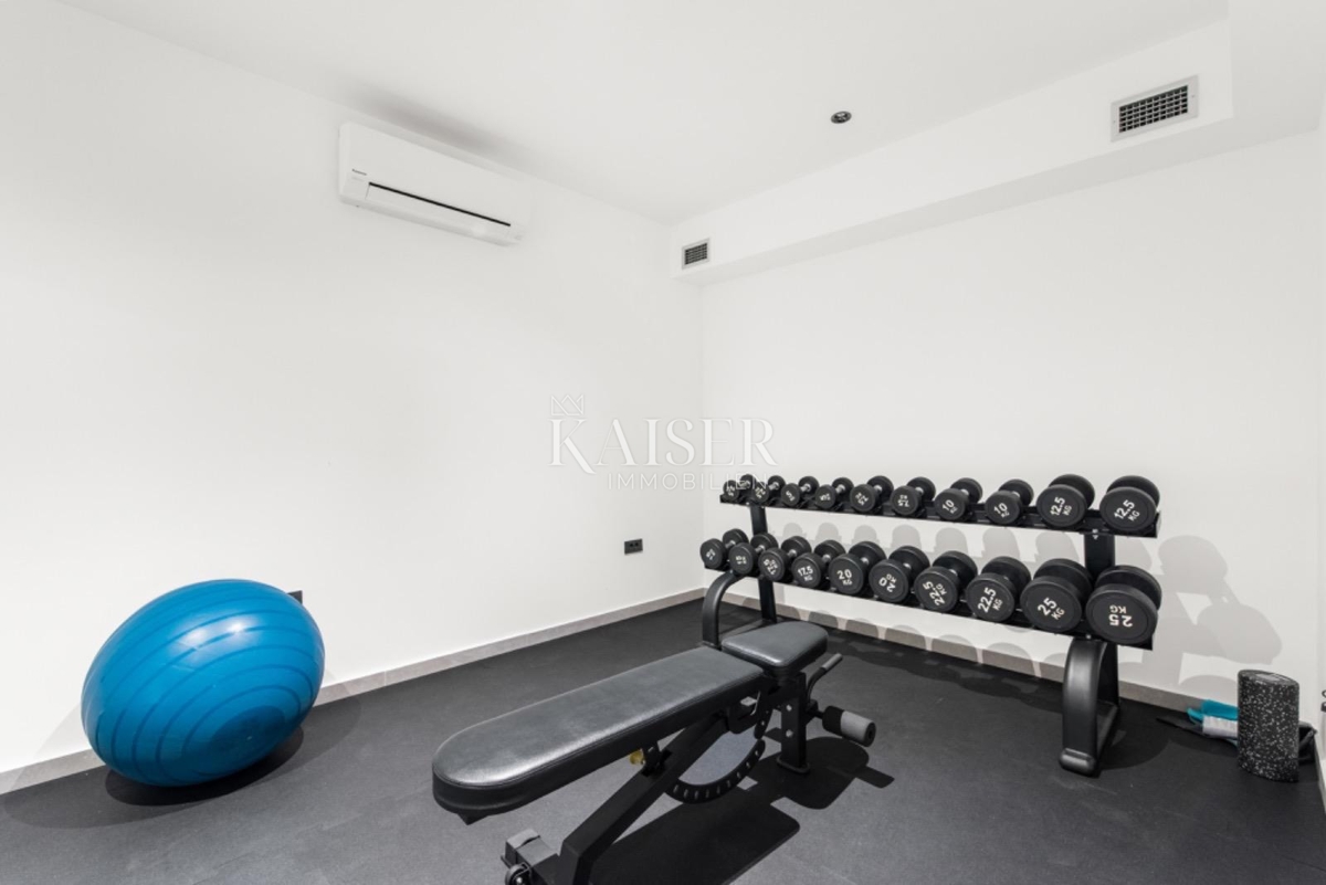 Istria - Parenzo, villa moderna con piscina e centro benessere