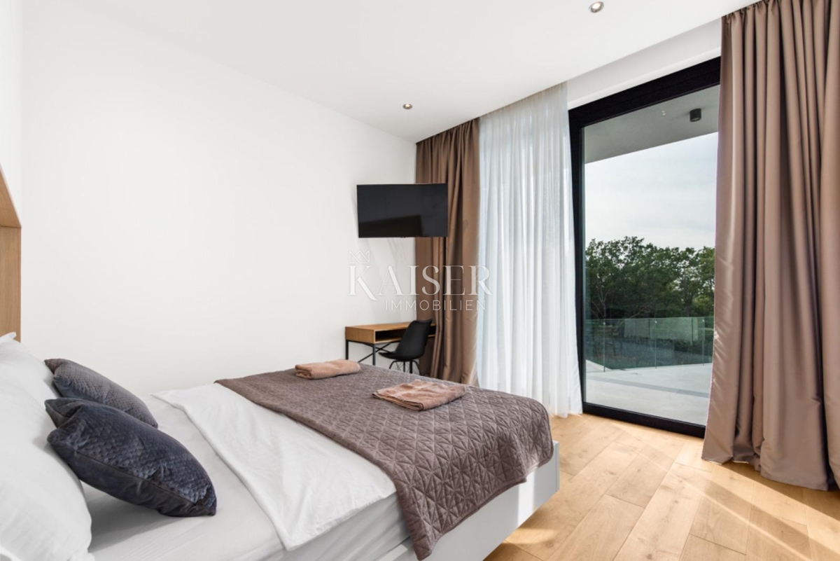 Istria - Parenzo, villa moderna con piscina e centro benessere