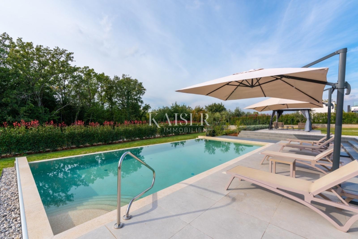 Istria - Parenzo, villa moderna con piscina e centro benessere