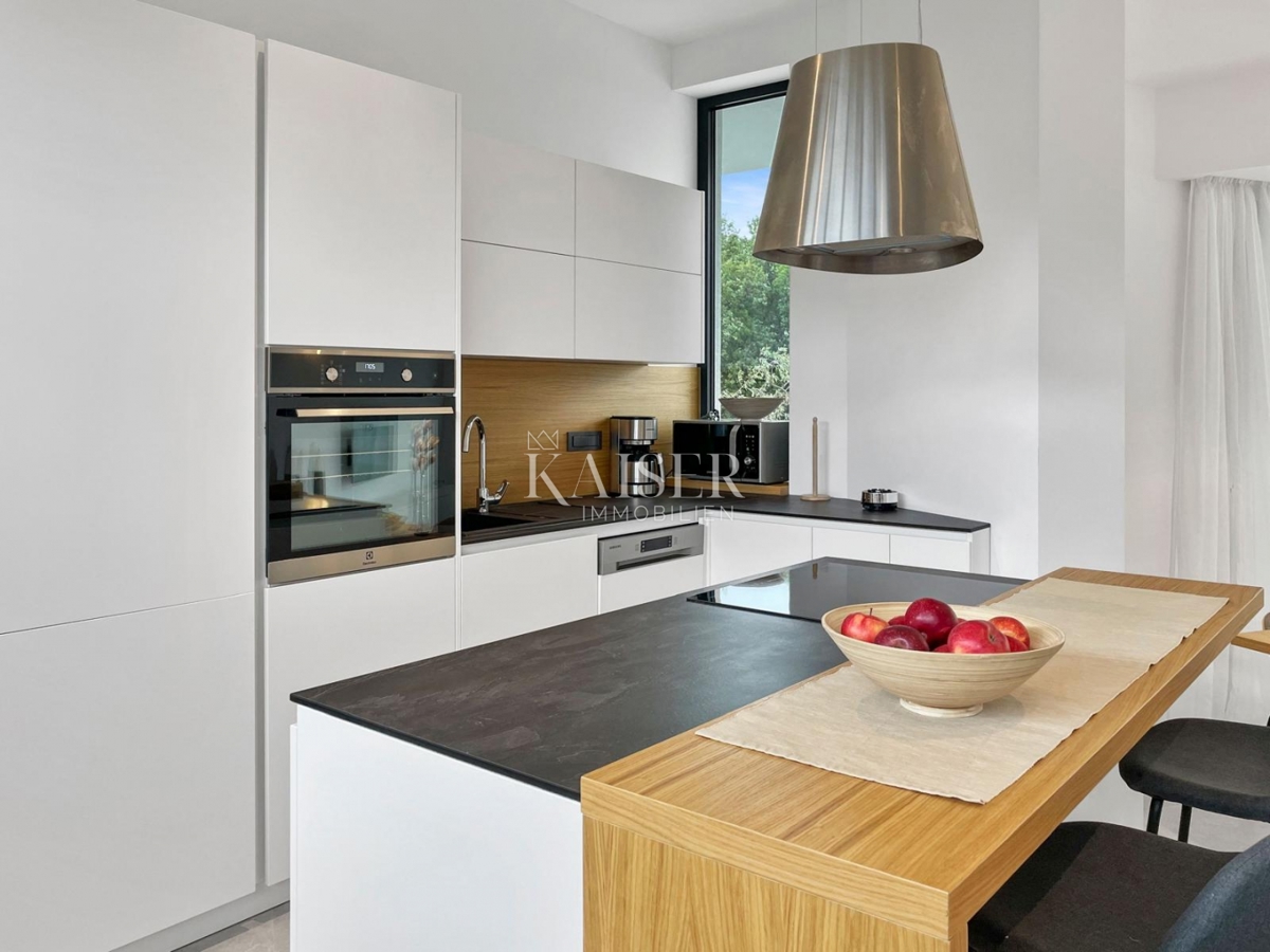 Istria - Parenzo, villa moderna con piscina e centro benessere