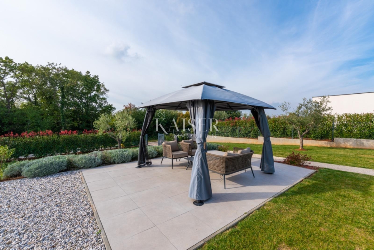 Istria - Parenzo, villa moderna con piscina e centro benessere