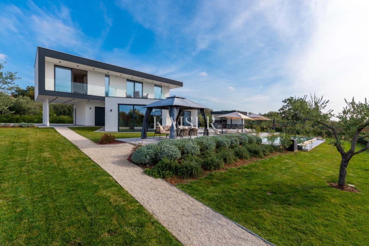 Istria - Parenzo, villa moderna con piscina e centro benessere