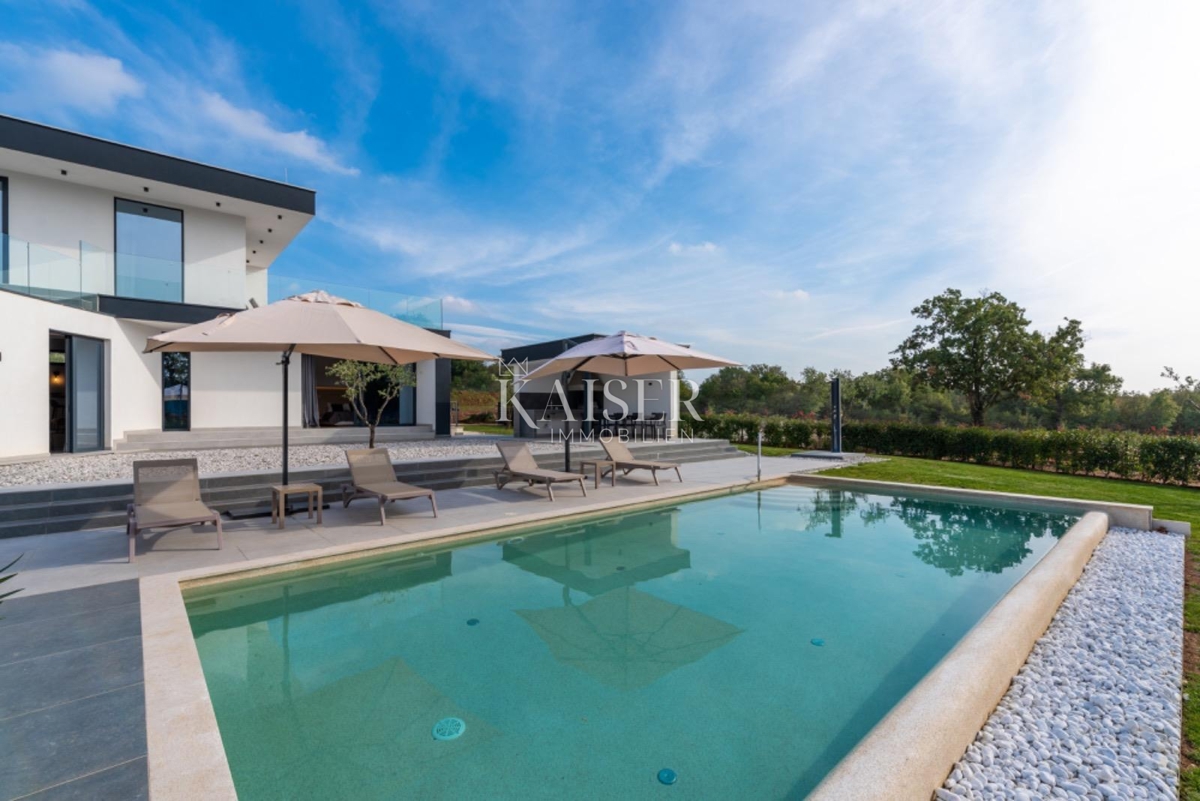 Istria - Parenzo, villa moderna con piscina e centro benessere