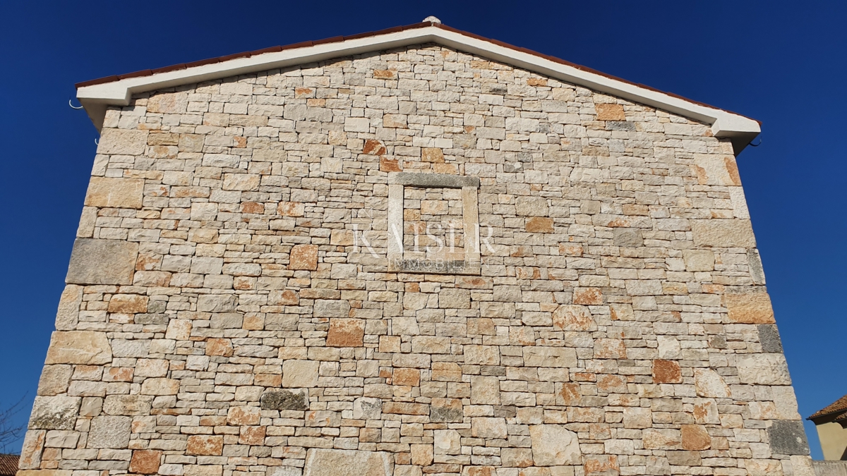Istria - Lovreč, villa in pietra con vista mare