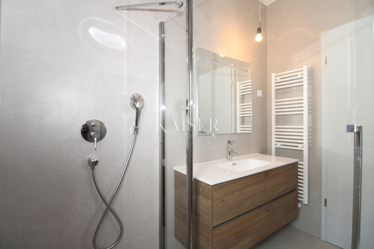 Istria, Rovigno - appartamento moderno di 95m2 con parcheggio