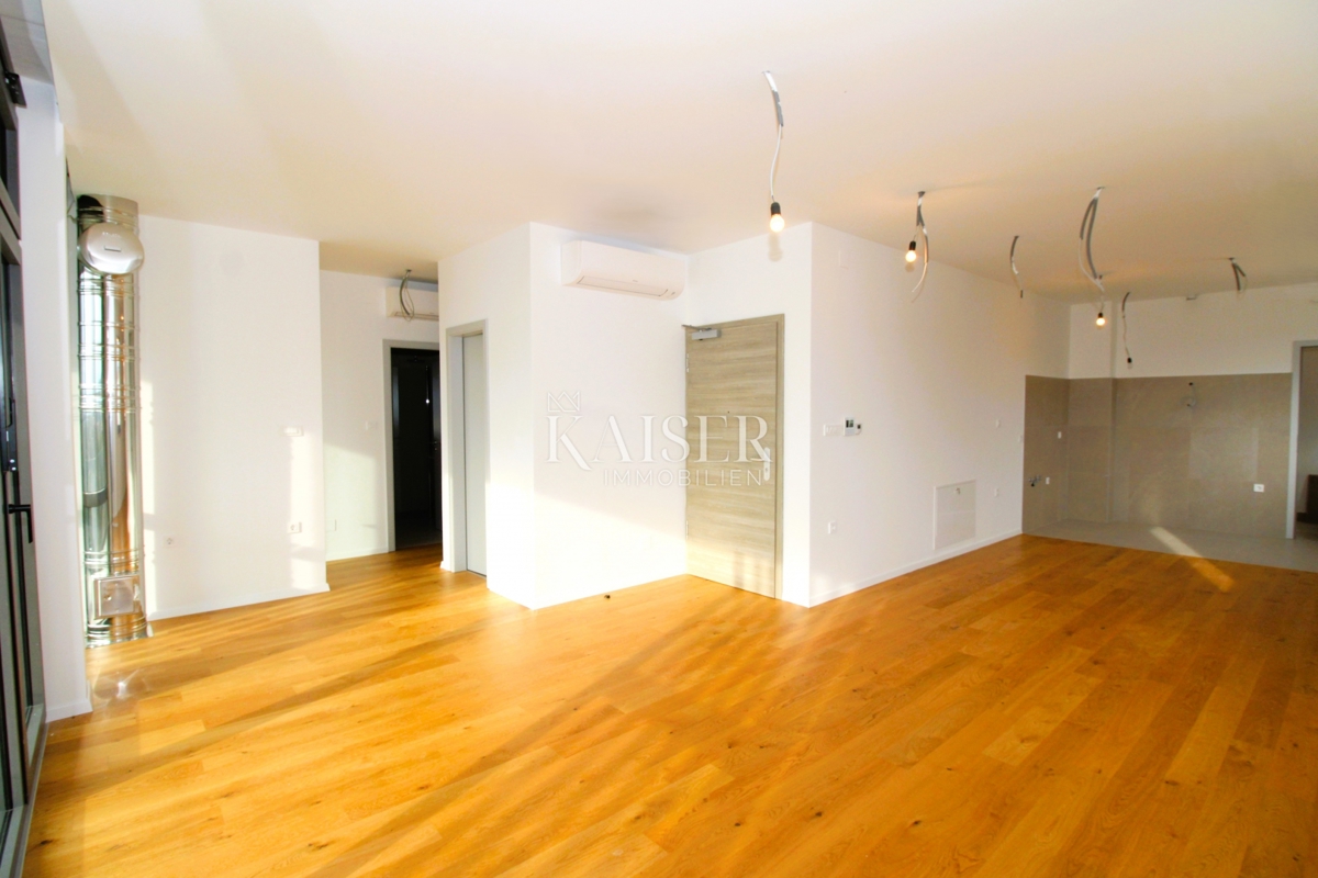 Istria, Rovigno - appartamento moderno di 95m2 con parcheggio