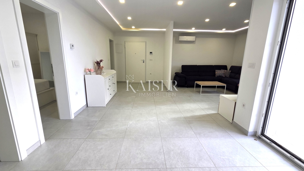 Crikvenica - esclusivo appartamento con due camere da letto di 70 m2 con piscina