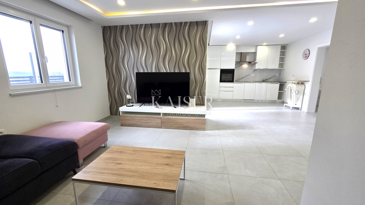 Crikvenica - esclusivo appartamento con due camere da letto di 70 m2 con piscina