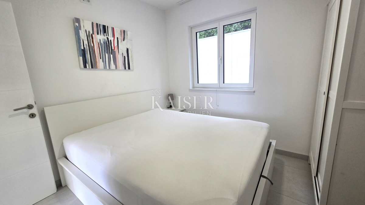 Crikvenica - esclusivo appartamento con due camere da letto di 70 m2 con piscina