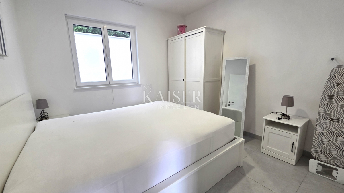 Crikvenica - esclusivo appartamento con due camere da letto di 70 m2 con piscina