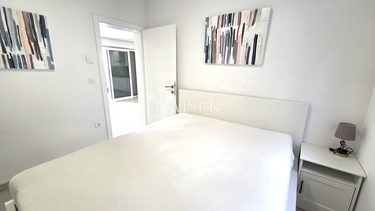 Crikvenica - esclusivo appartamento con due camere da letto di 70 m2 con piscina