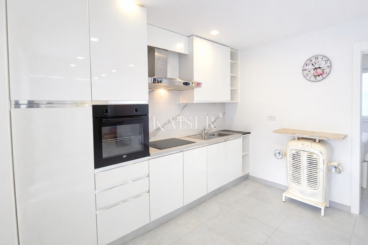 Crikvenica - esclusivo appartamento con due camere da letto di 70 m2 con piscina