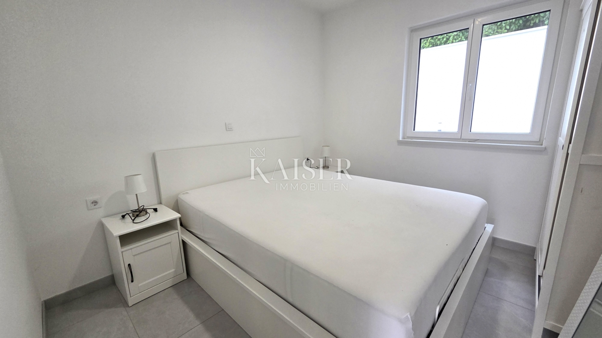 Crikvenica - esclusivo appartamento con due camere da letto di 70 m2 con piscina