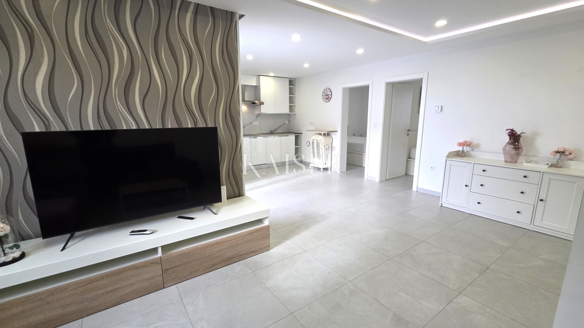 Crikvenica - esclusivo appartamento con due camere da letto di 70 m2 con piscina