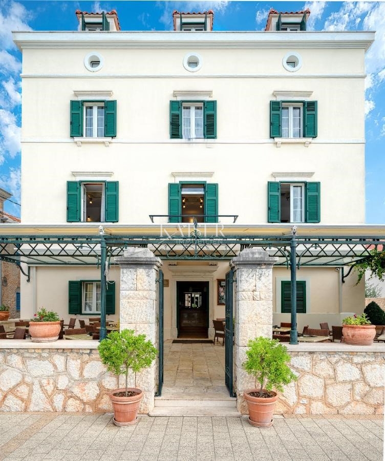 Hotel sul mare vicino a Sebenico