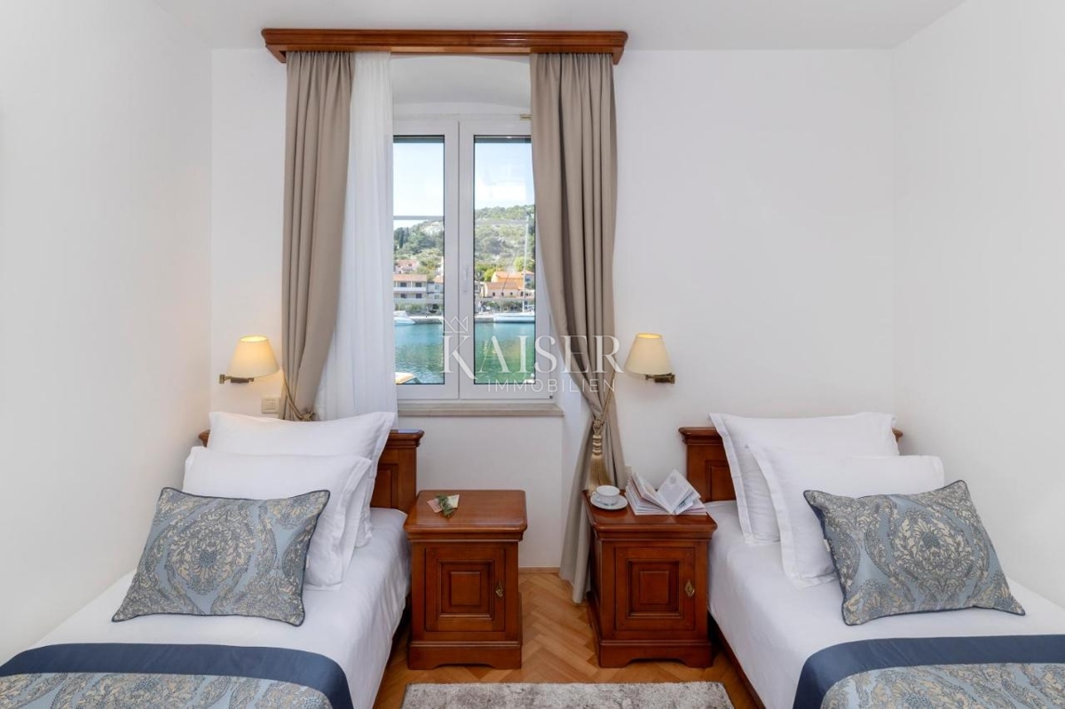 Hotel sul mare vicino a Sebenico